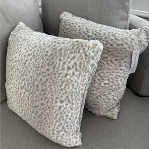NEW With Tag Giraffe at Home Luxe Leopard Throw Pillows 17" x 17" Set of 2